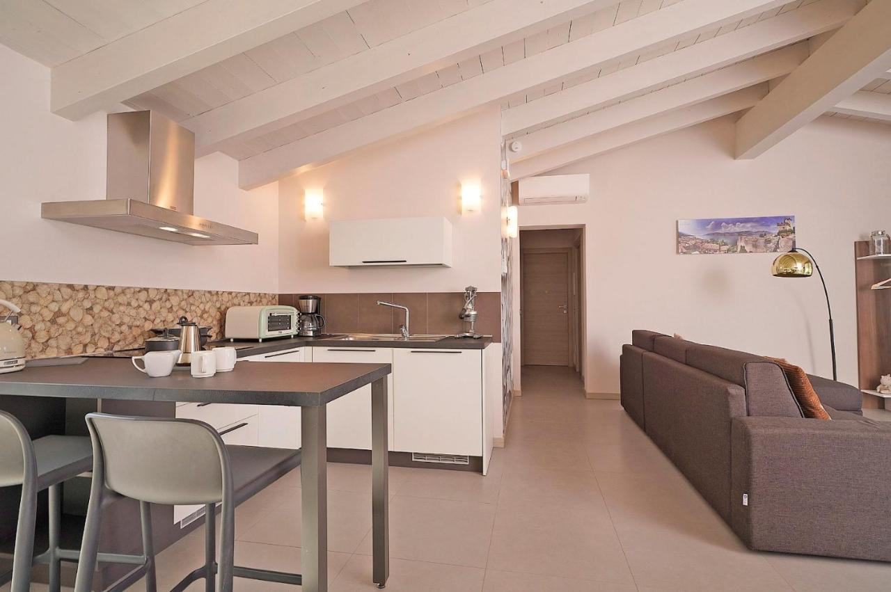 Gardaliva 5 Apartment Манерба дел Гарда Екстериор снимка